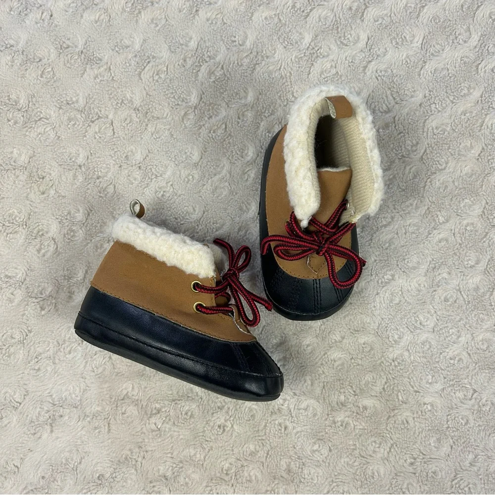 Carter’s Baby Duck Boots Size 9-12 Months